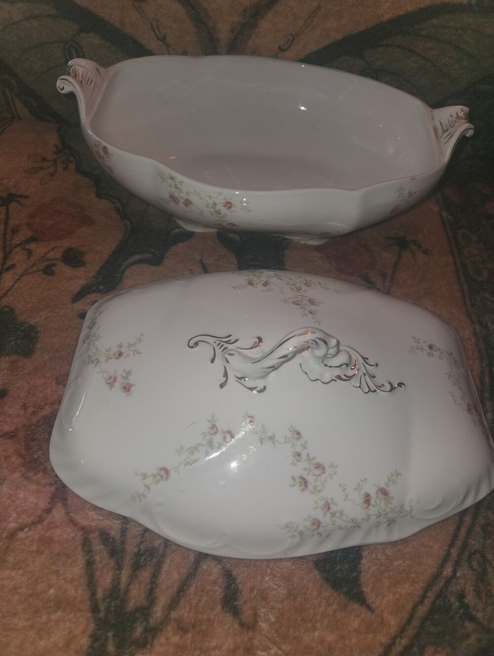 Antique 1900-1913Johnson Brothers Royal Porcelain Covered Vegetable Tureen